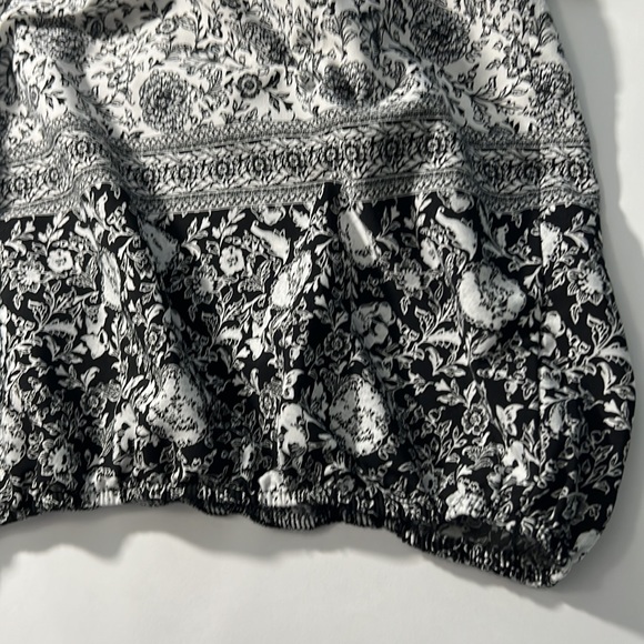 Black & White Ruched Top - Picture 3 of 4